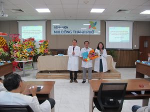 Ban Giám đốc trao Quyết định bổ nhiệm Ông Phạm Văn Tài là Kỹ thuật viên Trưởng khoa Chẩn đoán hình ảnh