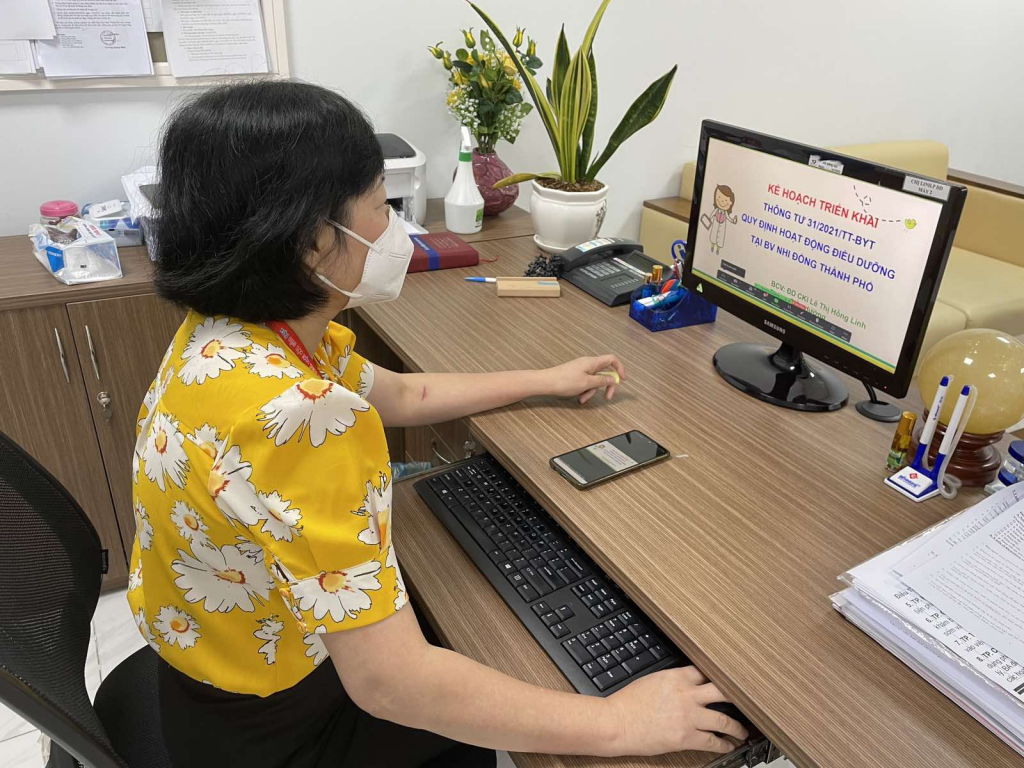 ĐD.CK1. Lê Thị Hồng Linh– Trưởng phòng Điều dưỡng tập huấn các nội dung chính trong Thông tư 31/2021/TT-BYT