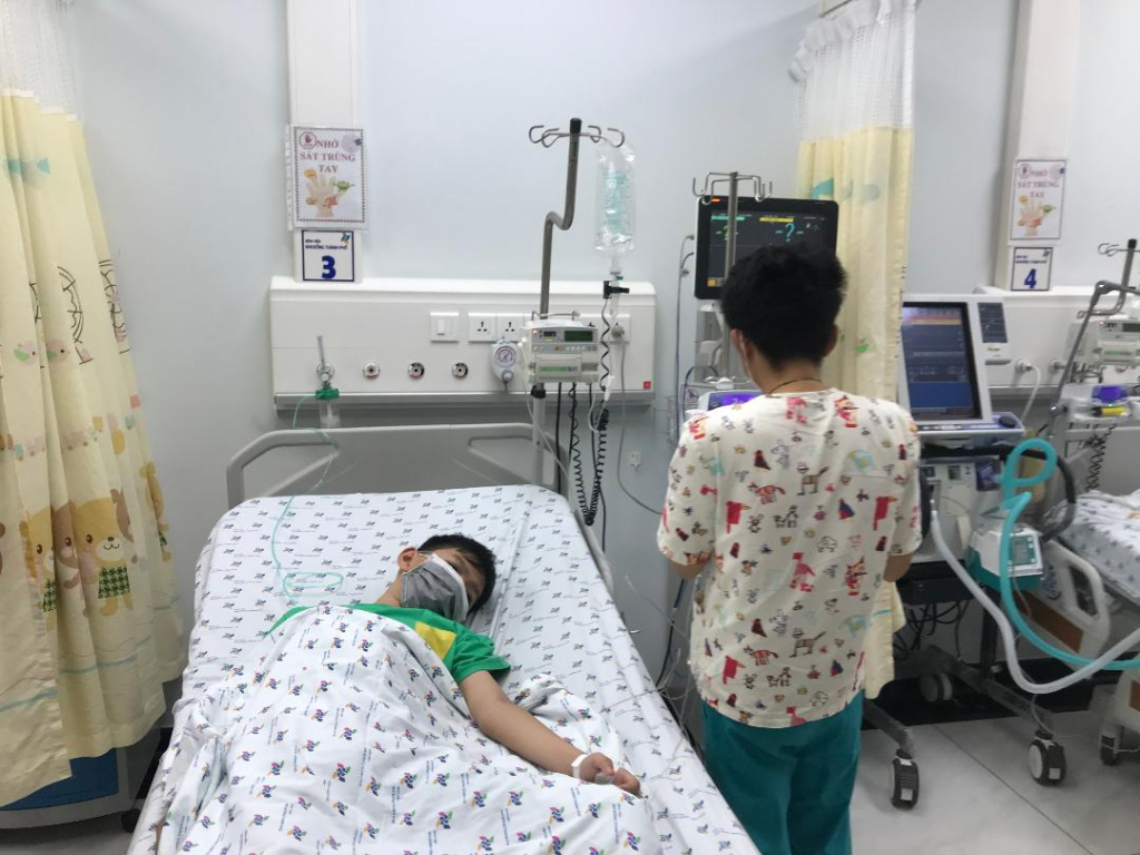 12-year-old LAS child, male, diagnosed with severe dengue hemorrhagic fever on day 4, respiratory failure, coagulopathy, is actively treated