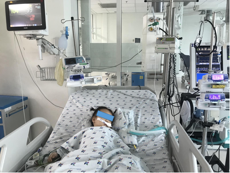 A 2-year-old female child with a life-threatening accident was diagnosed with a daily-life accident caused by a backpack strap wrapped around her neck, and was actively treated with mechanical ventilation, anti-convulsant, and anti-cerebral edema.