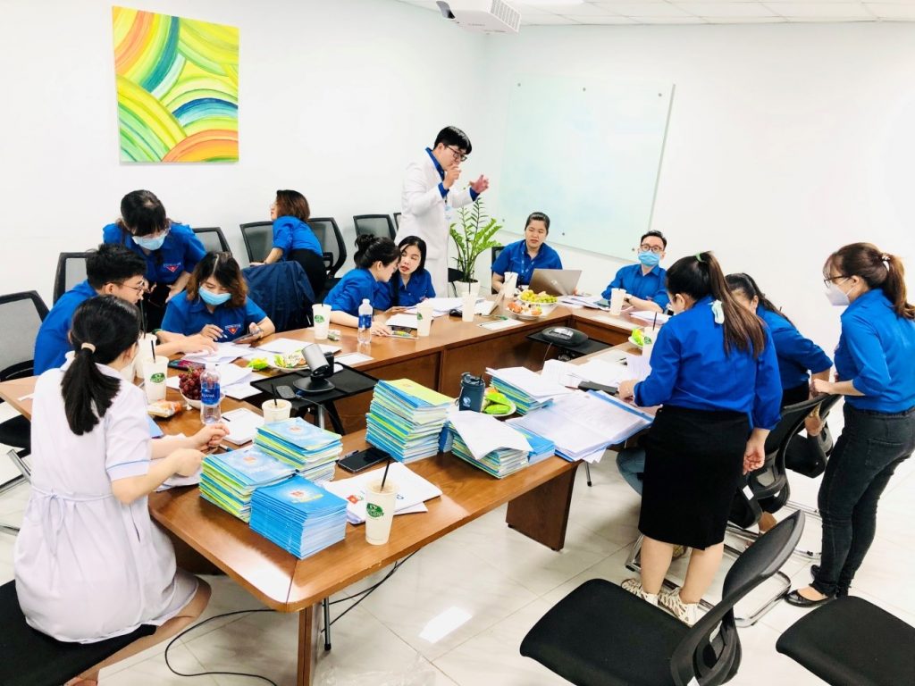 Đoàn kiểm tra Sở Y tế làm việc với Ban chấp hành đoàn thanh niên Bệnh viện Nhi Đồng Thành phố trong công tác kiểm tra, đánh giá và xếp hạng thi đua Công tác Đoàn và phong trào thanh niên Sở Y tế năm 2022 tại Bệnh viện.