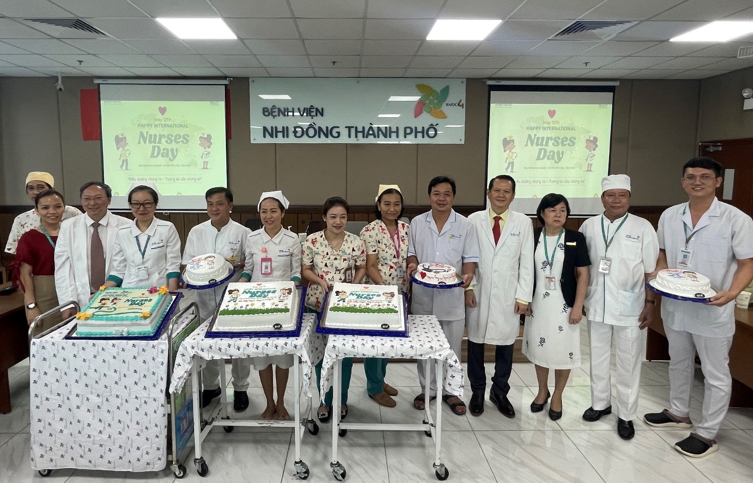 PGS.TS.BS Trương Quang Định – Giám đốc bệnh viện gửi lời chúc mừng đến toàn thể Điều dưỡng - Kỹ thuật viên của bệnh viện ngày 12.05