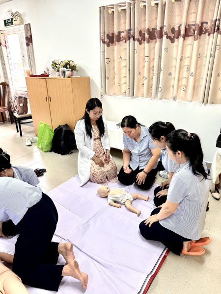 Tập huấn sơ cấp cứu ban đầu cho cán bộ ngành giáo dục mầm non