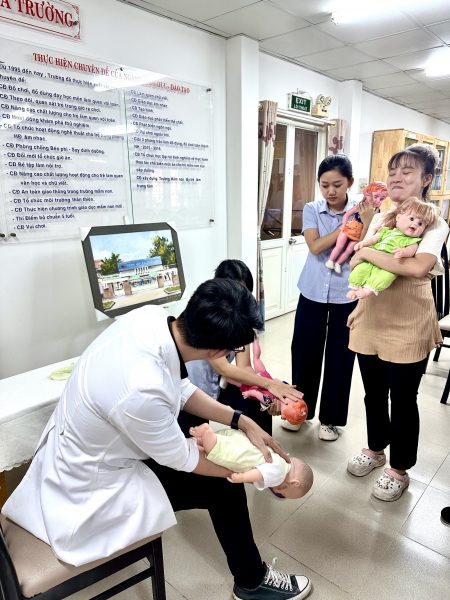 Tập huấn sơ cấp cứu ban đầu cho cán bộ ngành giáo dục mầm non