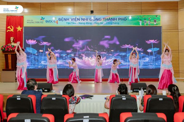 Bệnh viện Nhi Đồng Thành Phố sôi nổi Hội thi văn nghệ Mừng xuân Ất Tỵ 2025 