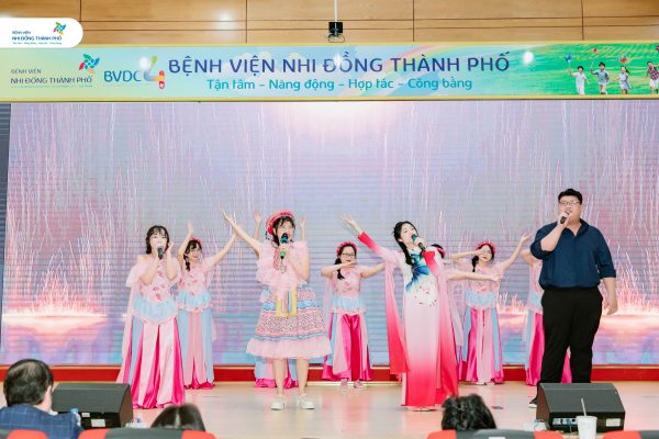 Bệnh viện Nhi Đồng Thành Phố sôi nổi Hội thi văn nghệ Mừng xuân Ất Tỵ 2025 