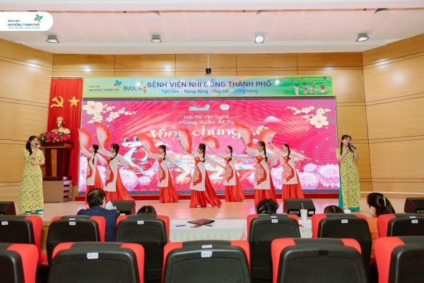 Bệnh viện Nhi Đồng Thành Phố sôi nổi Hội thi văn nghệ Mừng xuân Ất Tỵ 2025 