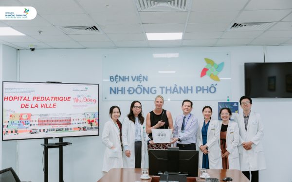 Hiệu trưởng Trường Đại học UCLouvain, Vương quốc Bỉ thăm Bệnh viện Nhi Đồng Thành Phố