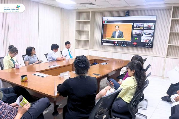 Đảng bộ Bệnh viện Nhi Đồng Thành Phố tham gia Hội nghị toàn quốc quán triệt, triển khai thực hiện Nghị quyết số 66-NQ/TW và Nghị quyết số 68-NQ/TW của Bộ Chính trị