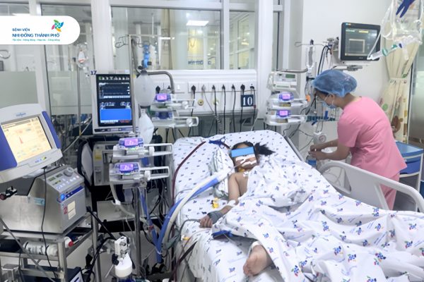 Áp dụng kỹ thuật oxy hóa máu qua màng ngoài cơ thể cứu sống một trường hợp viêm phổi suy hô hấp nặng