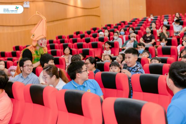 Vở nhạc kịch "Đại náo long cung" - Món quà hè rực rỡ tại Bệnh viện Nhi Đồng Thành Phố