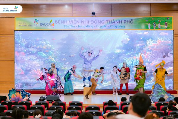 Vở nhạc kịch "Đại náo long cung" - Món quà hè rực rỡ tại Bệnh viện Nhi Đồng Thành Phố
