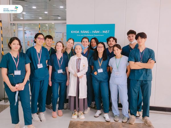 Bệnh viện Nhi Đồng Thành Phố đón đoàn sinh viên tình nguyện của tổ chức Carabins Toulousains Pour le Vietnam; (ACTV), Pháp 