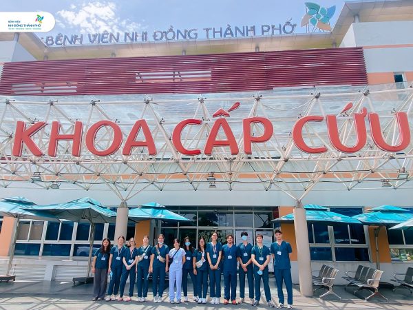 Bệnh viện Nhi Đồng Thành Phố đón đoàn sinh viên tình nguyện của tổ chức Carabins Toulousains Pour le Vietnam; (ACTV), Pháp 