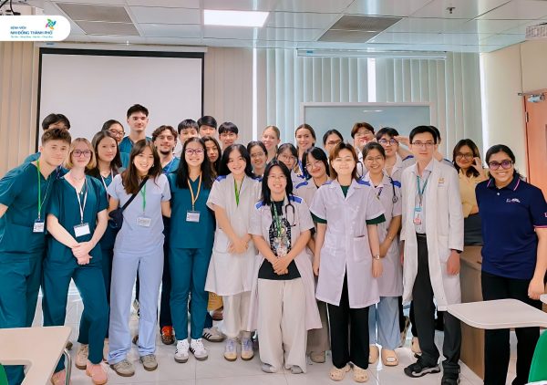 Bệnh viện Nhi Đồng Thành Phố đón đoàn sinh viên tình nguyện của tổ chức Carabins Toulousains Pour le Vietnam; (ACTV), Pháp 