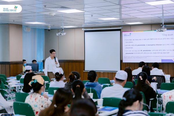 Sinh hoạt khoa học kỹ thuật chủ đề: "Tiếp cận mới trong dự phòng và điều trị bệnh lý hô hấp nhi khoa"