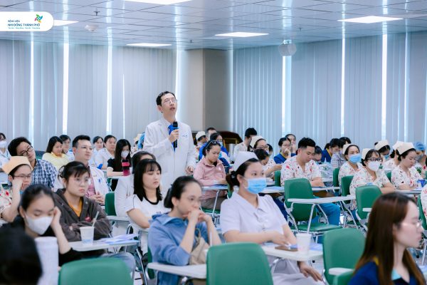 Sinh hoạt khoa học kỹ thuật chủ đề: "Tiếp cận mới trong dự phòng và điều trị bệnh lý hô hấp nhi khoa"