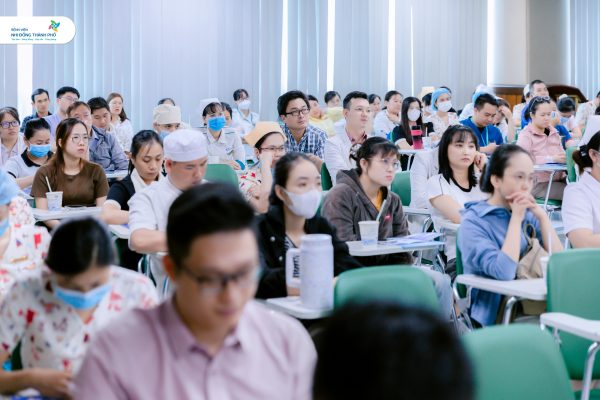 Sinh hoạt khoa học kỹ thuật chủ đề: "Tiếp cận mới trong dự phòng và điều trị bệnh lý hô hấp nhi khoa"