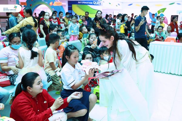 Vầng trăng yêu thương Nhi Đồng Thành Phố 2025