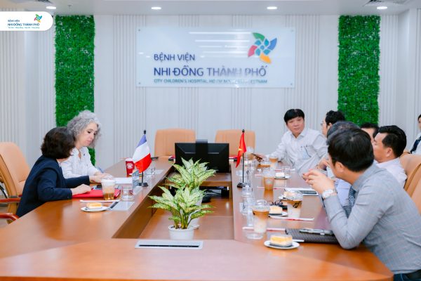 Bệnh viện Nhi Đồng Thành Phố và Bệnh viện Nhi Đồng 1 ký kết biên bản ghi nhớ hợp tác với hệ thống Bệnh viện Công Paris (AP-HP)
