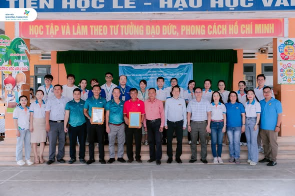 Hành trình vì cộng đồng: Khám chữa bệnh nhân đạo, cấp phát thuốc miễn phí tại xã Phú Phụng, tỉnh Vĩnh Long