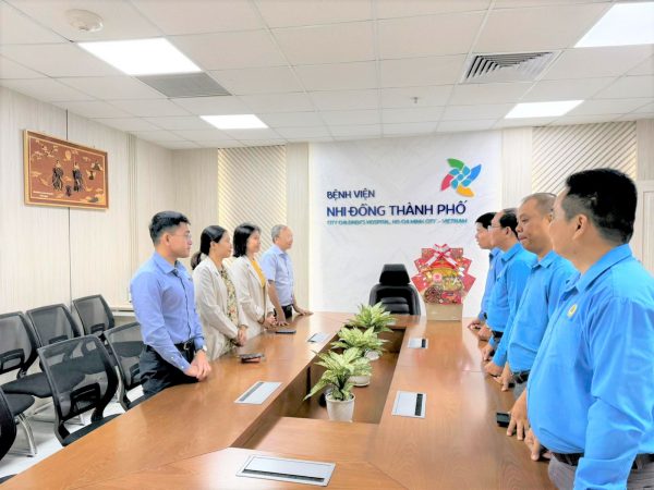 Liên Đoàn Lao Động Thành Phố Hồ Chí Minh thăm, chúc mừng Bệnh viện Nhi Đồng Thành Phố nhân kỷ niệm 71 năm Ngày Thầy thuốc Việt Nam