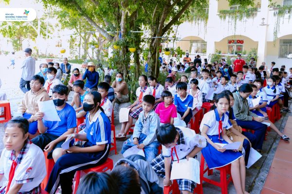 Vượt gần 150 cây số, Bệnh viện Nhi Đồng Thành Phố tổ chức chương trình khám chữa bệnh, cấp thuốc miễn phí cho gần 400 trẻ em tại Cần Thơ