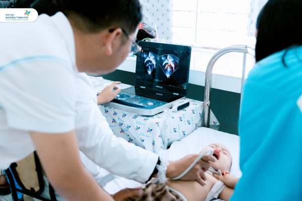 Bệnh viện Nhi Đồng Thành Phố tổ chức chương trình khám tầm soát bệnh lý tim và béo phì miễn phí cho trẻ em Phường Tân Hải
