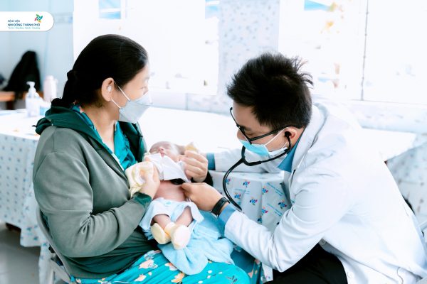 Bệnh viện Nhi Đồng Thành Phố tổ chức chương trình khám tầm soát bệnh lý tim và béo phì miễn phí cho trẻ em Phường Tân Hải