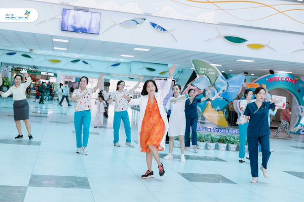 Rộn ràng chào mừng 30/4: Tiết mục múa “Những ngôi sao xa xôi” lan tỏa năng lượng tích cực tại Bệnh viện Nhi Đồng Thành Phố